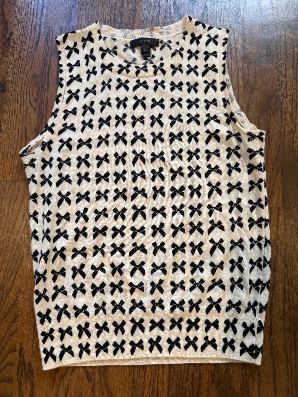 J Crew sleeveless sweater w black bows